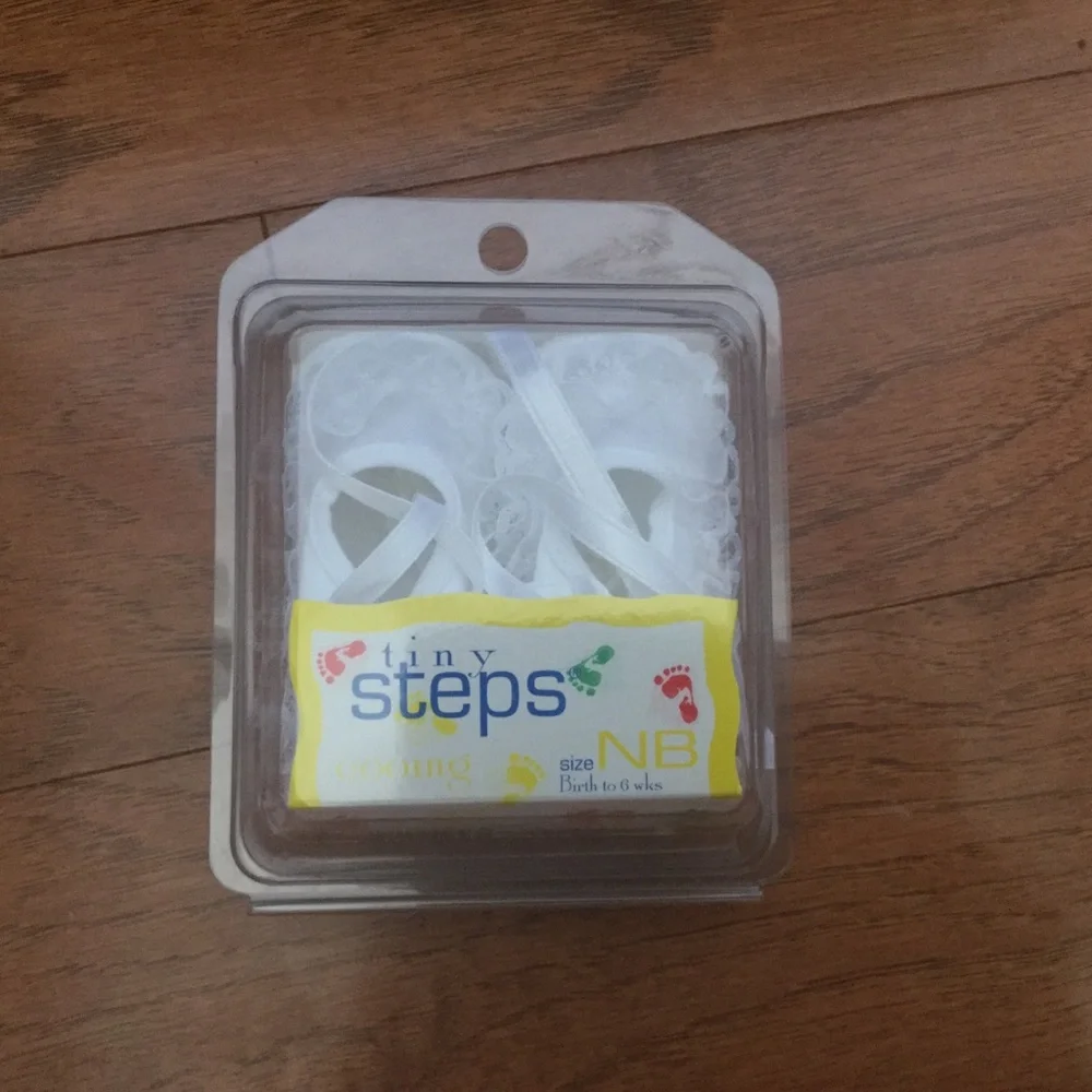 NIB Tiny Steps Baby White Lacey Crib Shoes Size NB (Birth to 6 Weeks) Baptism